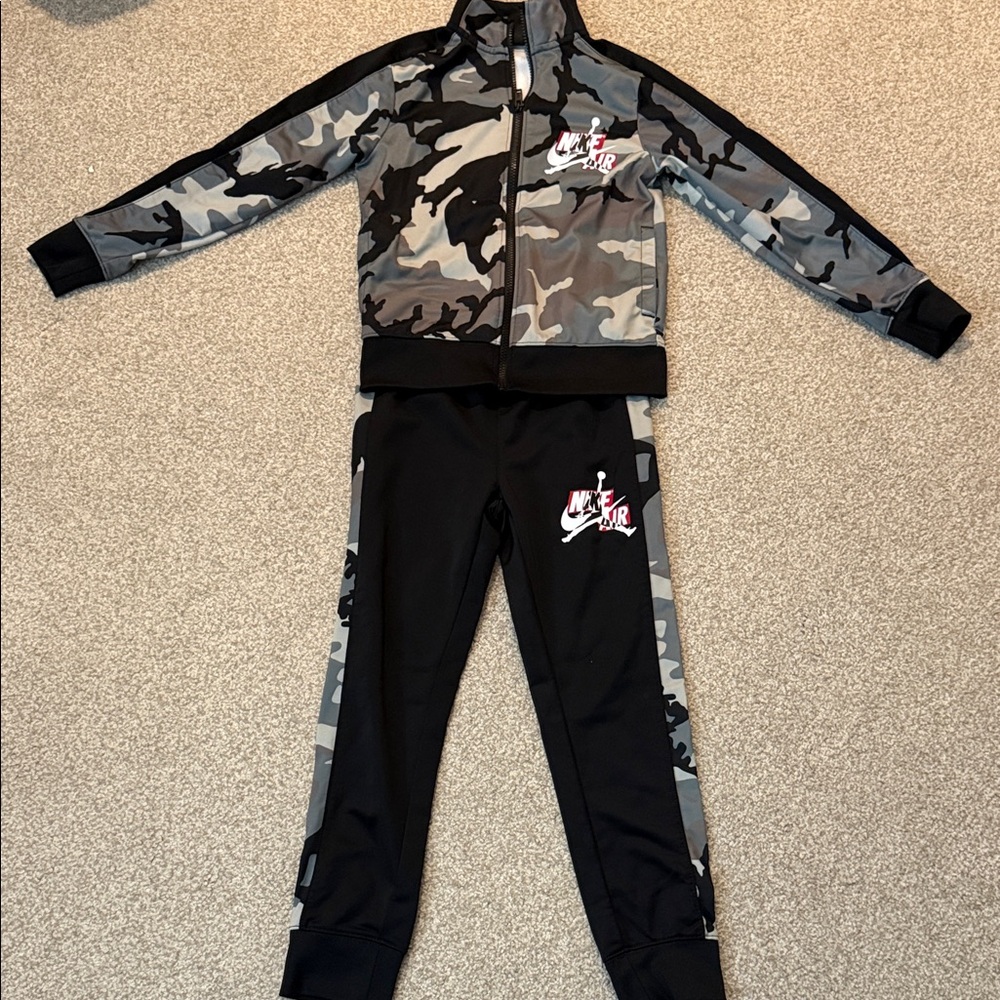 Nike boys Jumpman Classic Gray and Black Camouflage Jacket and pants set